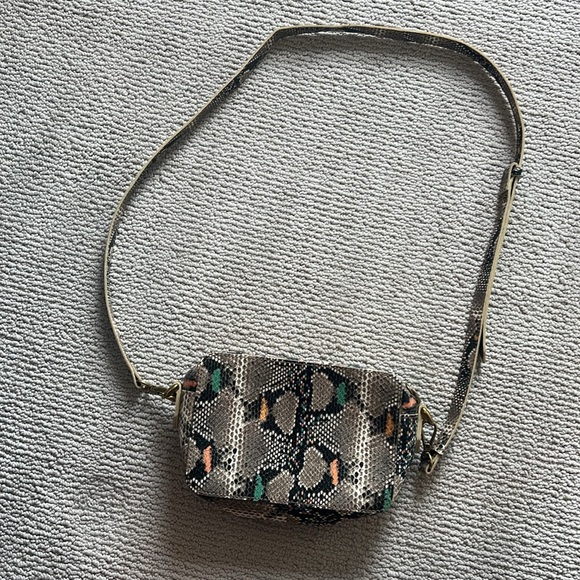 Madewell Transport Camera Bag: Snake Embossed Edition - Picture 5 of 8